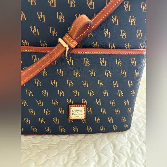 Dooney & Bourke Gretta Everyday Crossbody - Picture 10 of 10